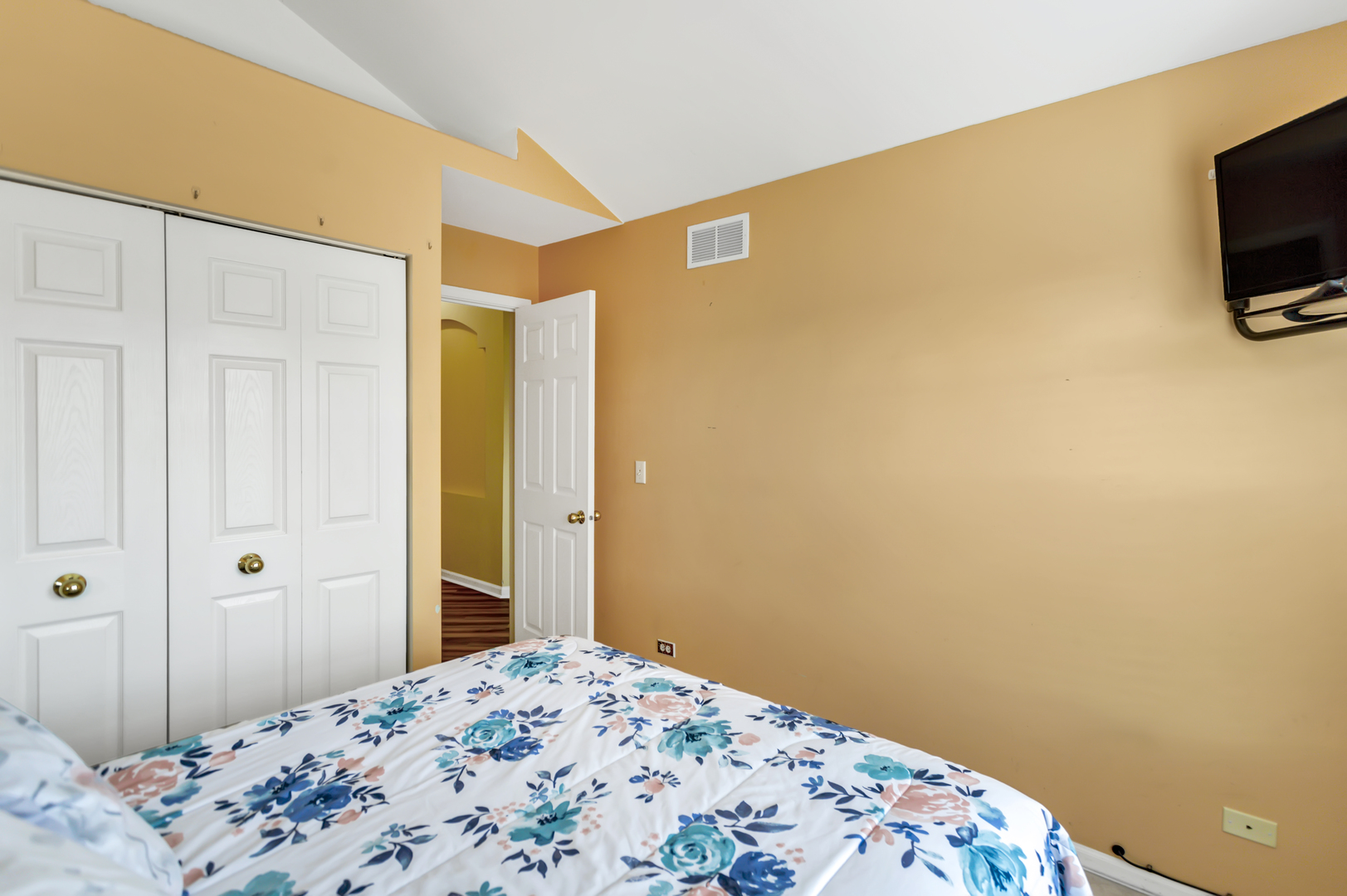 6810 Highgate Road Carpentersville, IL 60110 - Photo 26 of 35 Gallery Image 26