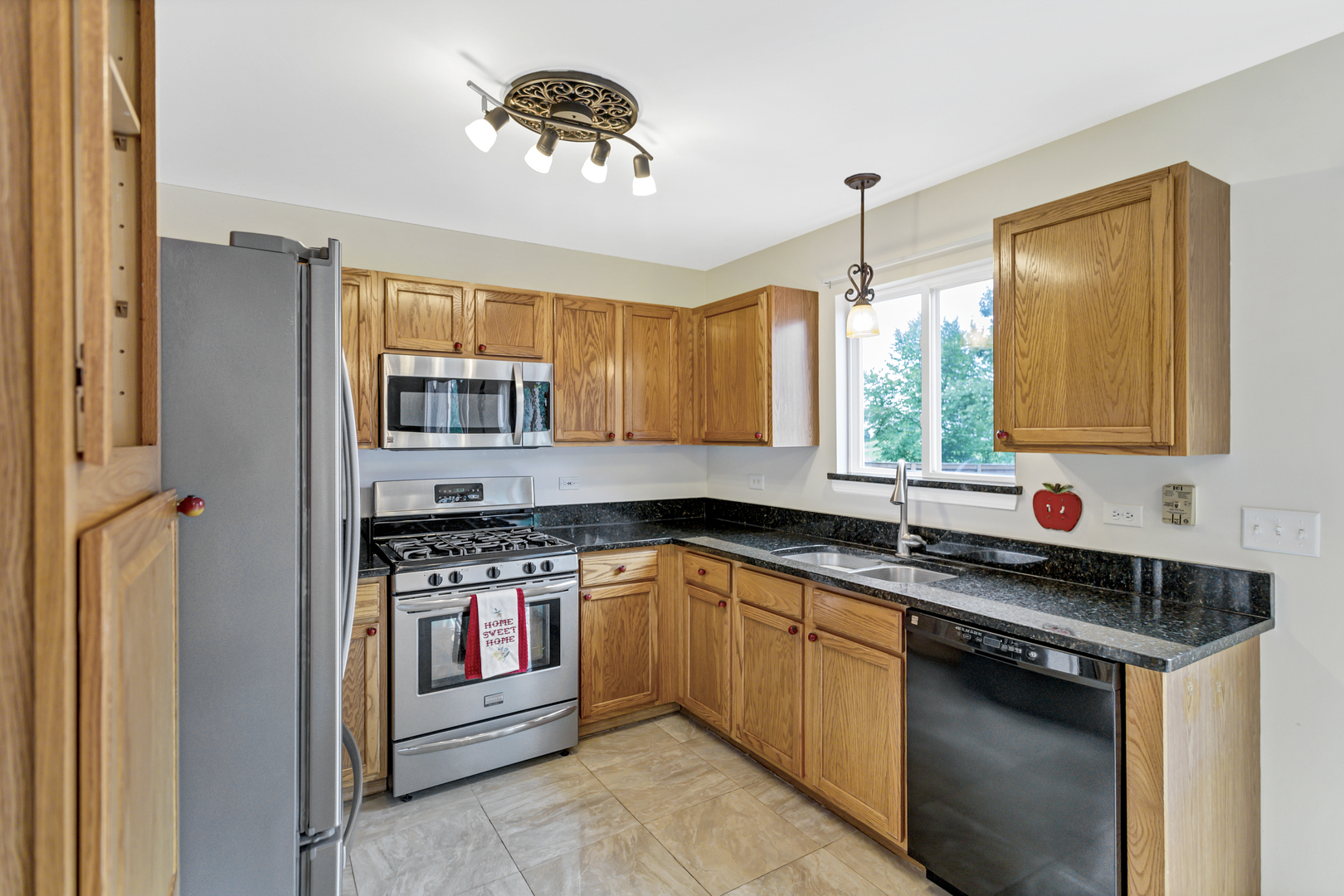 6810 Highgate Road Carpentersville, IL 60110 - Photo 3 of 35 Gallery Image 3