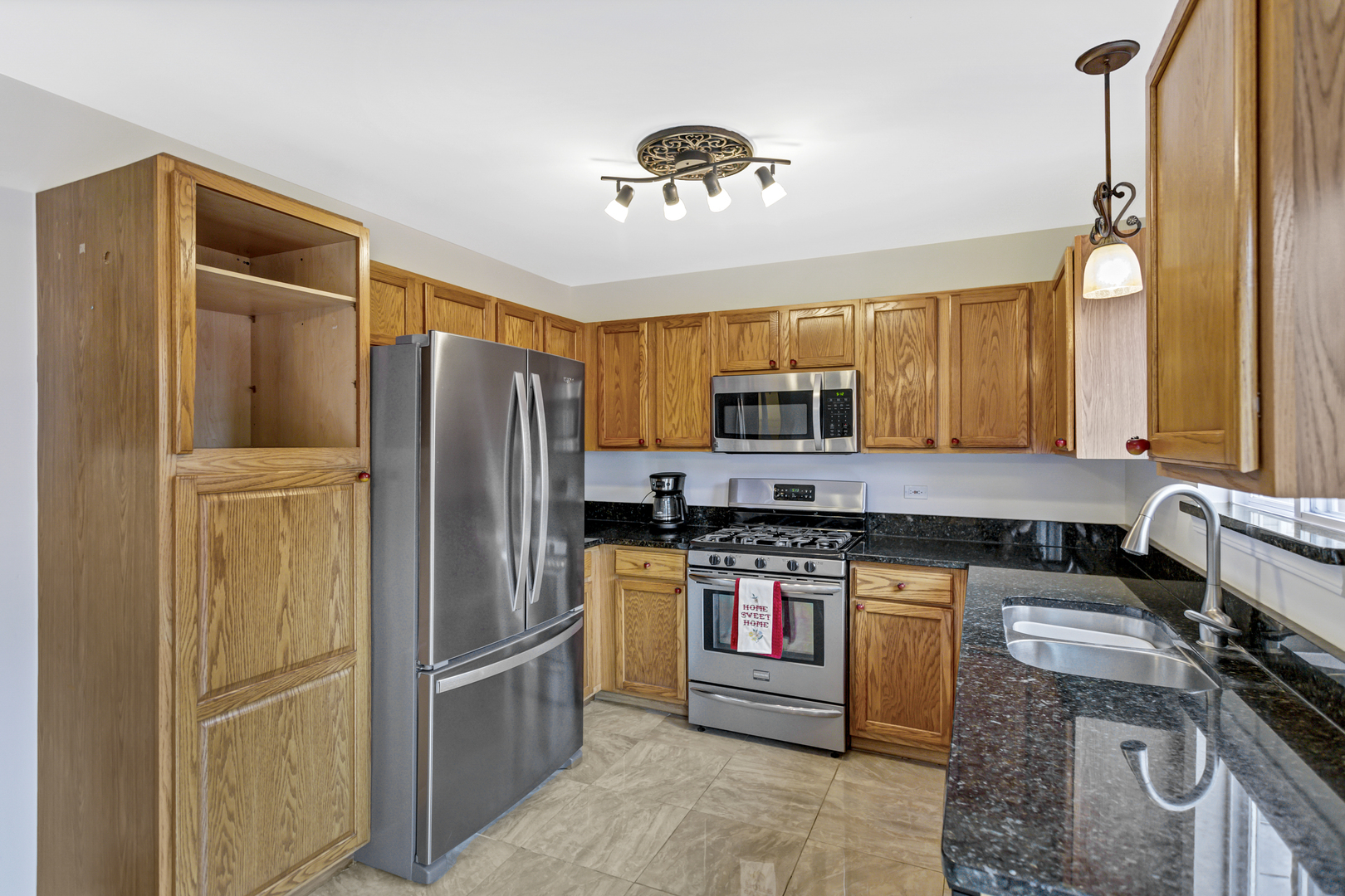 6810 Highgate Road Carpentersville, IL 60110 - Photo 4 of 35 Gallery Image 4