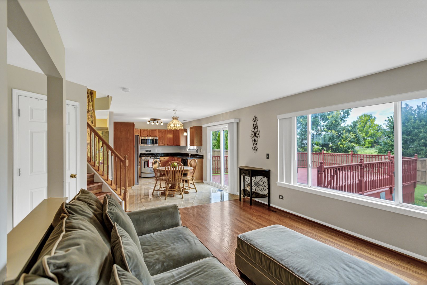 6810 Highgate Road Carpentersville, IL 60110 - Photo 7 of 35 Gallery Image 7