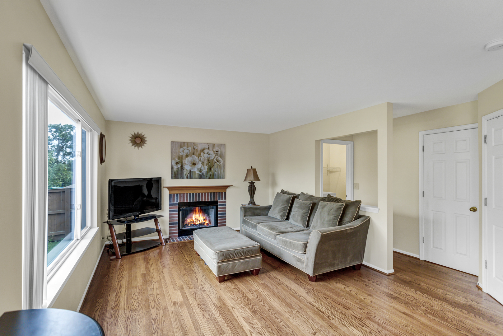 6810 Highgate Road Carpentersville, IL 60110 - Photo 8 of 35 Gallery Image 8