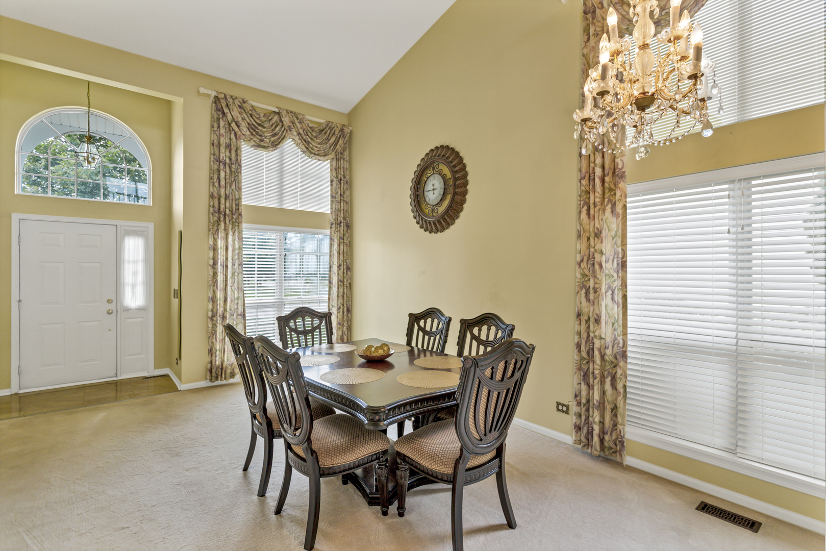 6810 Highgate Road Carpentersville, IL 60110 - Photo 10 of 35 Gallery Image 10