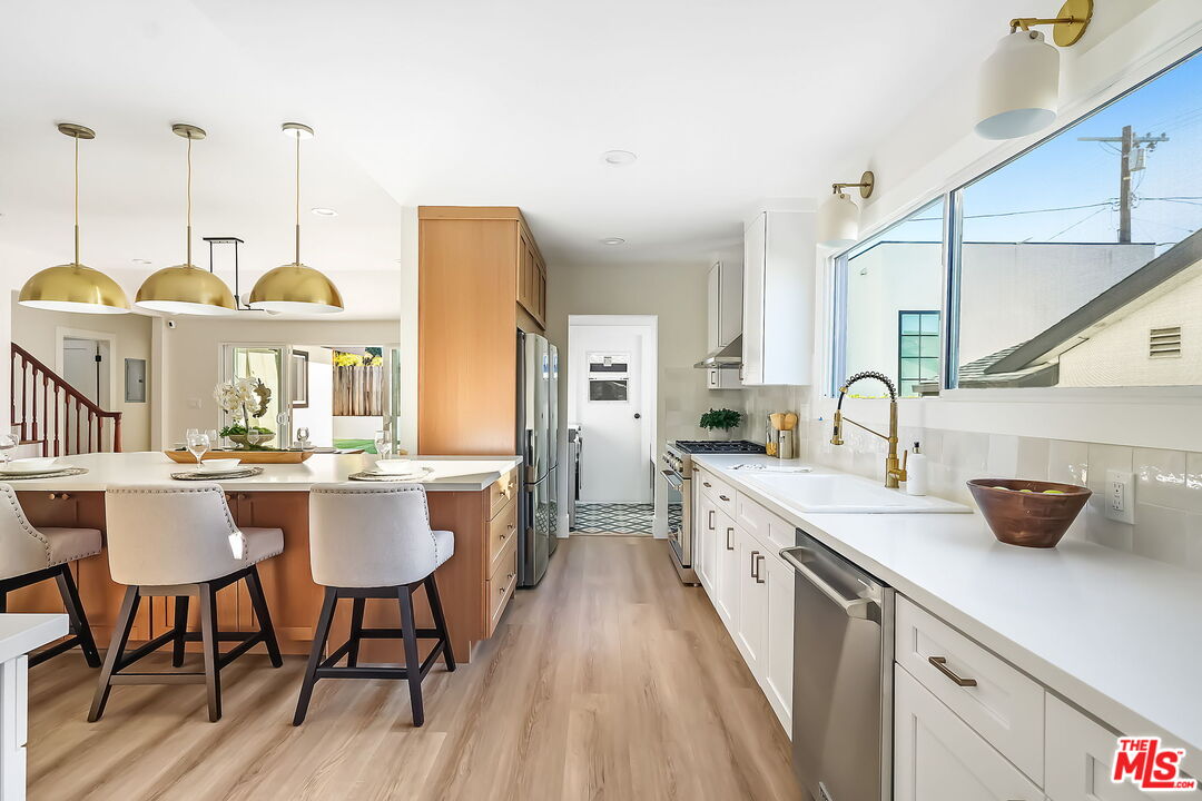 3492 Cabrillo Boulevard Los Angeles, CA 90066 - Photo 20 of 59 a kitchen with lots of counter space and chairs