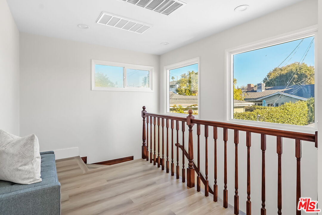 3492 Cabrillo Boulevard Los Angeles, CA 90066 - Photo 30 of 59