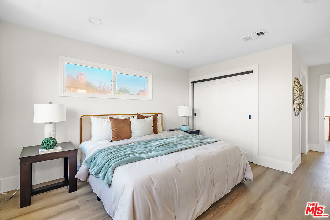 3492 Cabrillo Boulevard Los Angeles, CA 90066 - Photo 33 of 59 a bedroom with a bed and a lamp on table