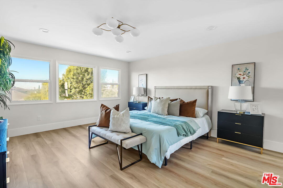 3492 Cabrillo Boulevard Los Angeles, CA 90066 - Photo 36 of 59 a bedroom with a bed and window
