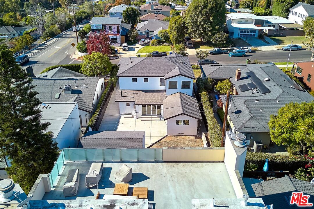 3492 Cabrillo Boulevard Los Angeles, CA 90066 - Photo 53 of 59 an aerial view of multiple houses with yard
