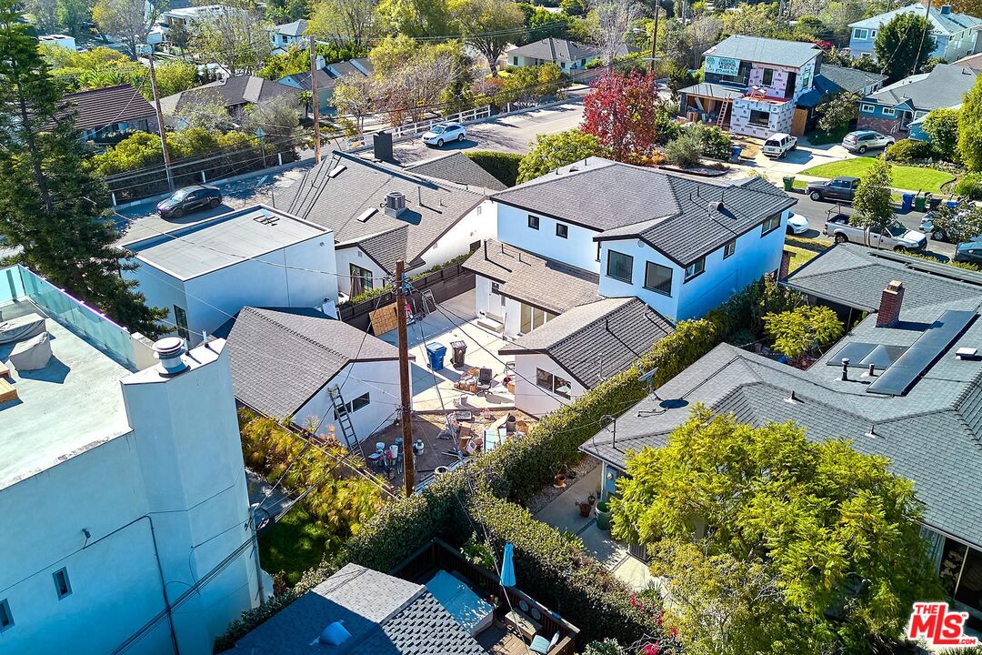 3492 Cabrillo Boulevard Los Angeles, CA 90066 - Photo 55 of 59 an aerial view of residential houses with outdoor space