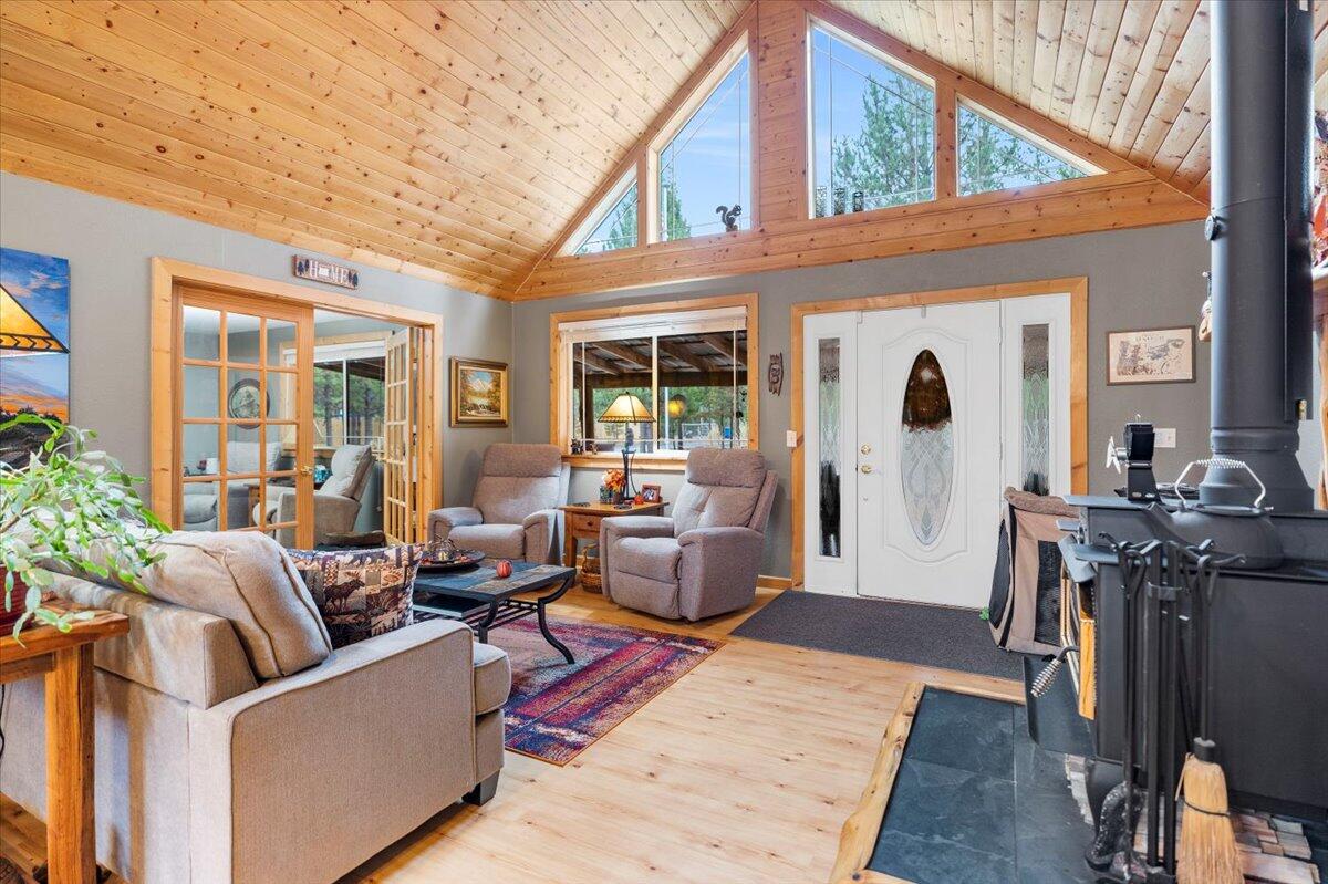 1735 Rector Road La Pine, OR 97739 - Photo 12 of 40 Vaulted Ceilings