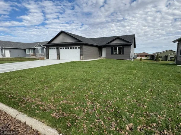 $399,900 | 320 Falcon Run, Eagle Lake, MN 56024