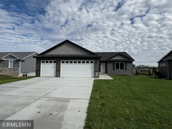 $399,900 | 320 Falcon Run, Eagle Lake, MN 56024