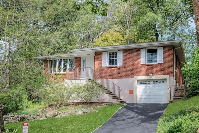 $555,000 | 25 Sunset Trail, Rockaway, NJ 07866