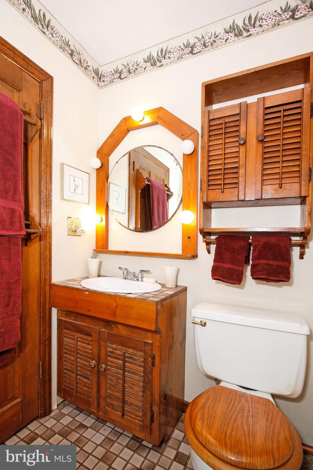 401 Georgetown Road Glassboro, NJ 08028 - Photo 38 of 64 a bathroom with a sink a toilet and a tub