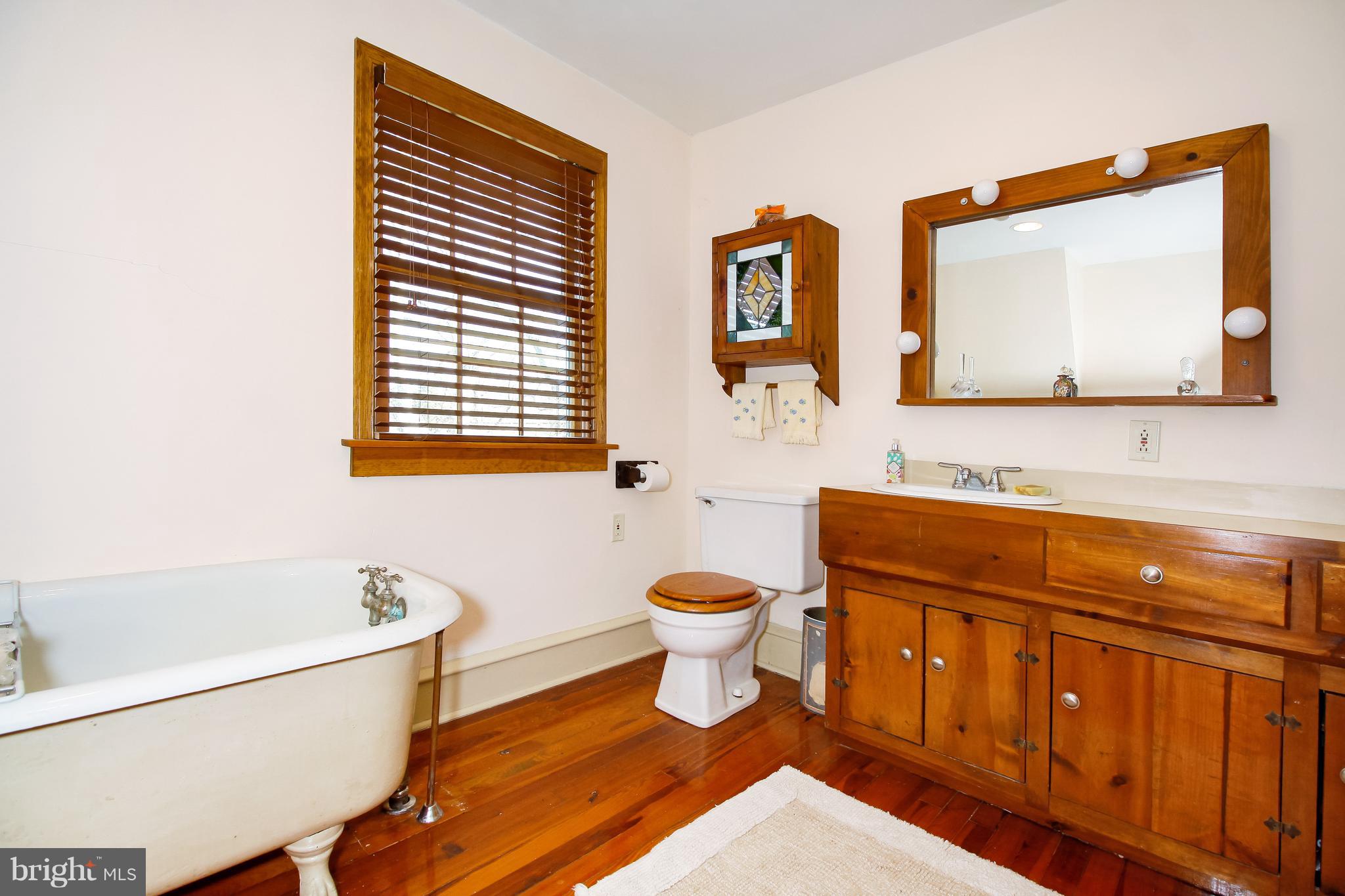 401 Georgetown Road Glassboro, NJ 08028 - Photo 58 of 64 a bathroom with a toilet a sink and a bathtub