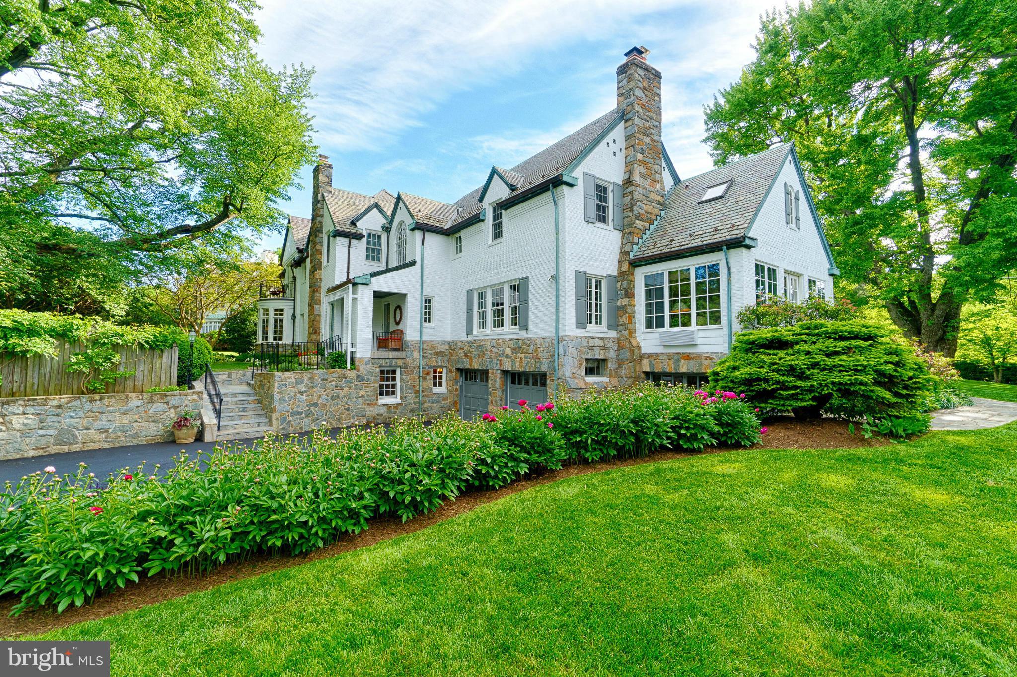 3615 North Glebe Road Arlington, VA 22207 - Photo 3 of 30 a front view of a house with a yard