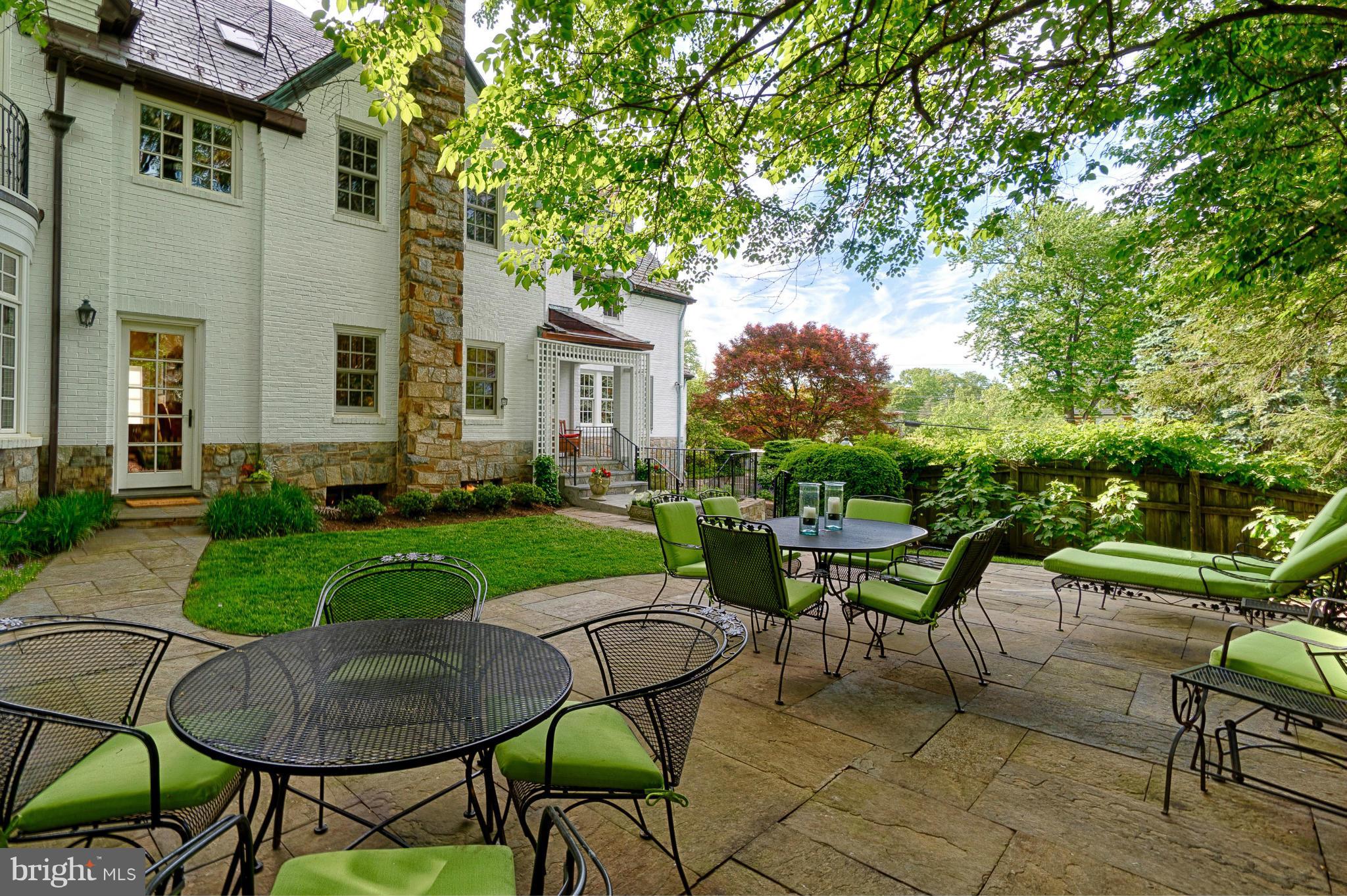 3615 North Glebe Road Arlington, VA 22207 - Photo 27 of 30 a view of a chairs and table in backyard of the house