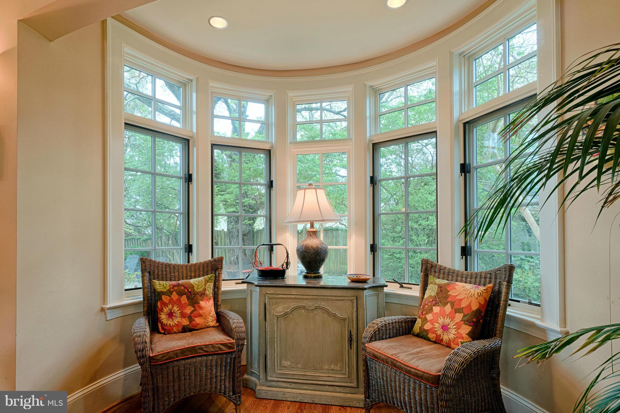 3615 North Glebe Road Arlington, VA 22207 - Photo 7 of 30 a living room with furniture and windows