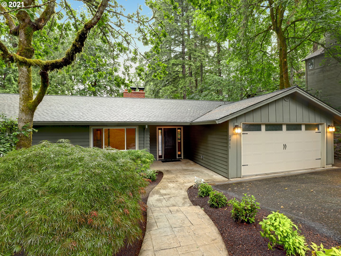 2011 Ridgewood Lane Lake Oswego, OR 97034 - Photo 1 of 29 Gallery Image 1