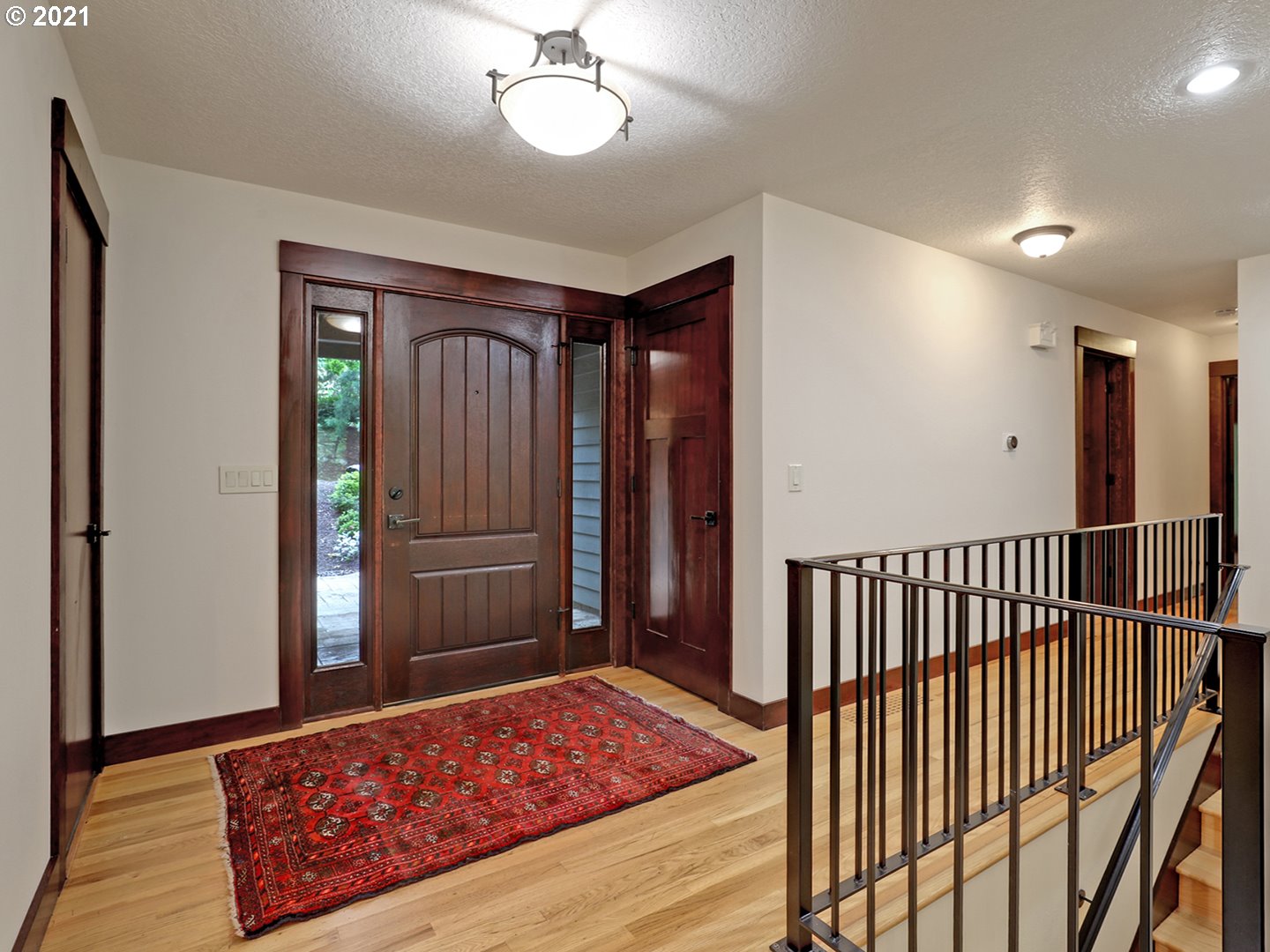 2011 Ridgewood Lane Lake Oswego, OR 97034 - Photo 2 of 29 Gallery Image 2