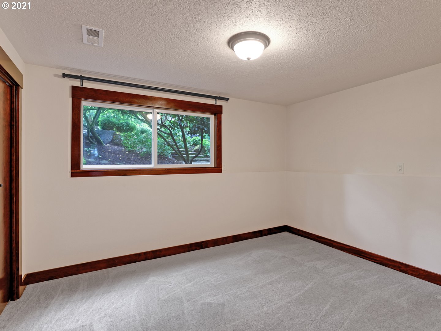 2011 Ridgewood Lane Lake Oswego, OR 97034 - Photo 21 of 29 Gallery Image 21