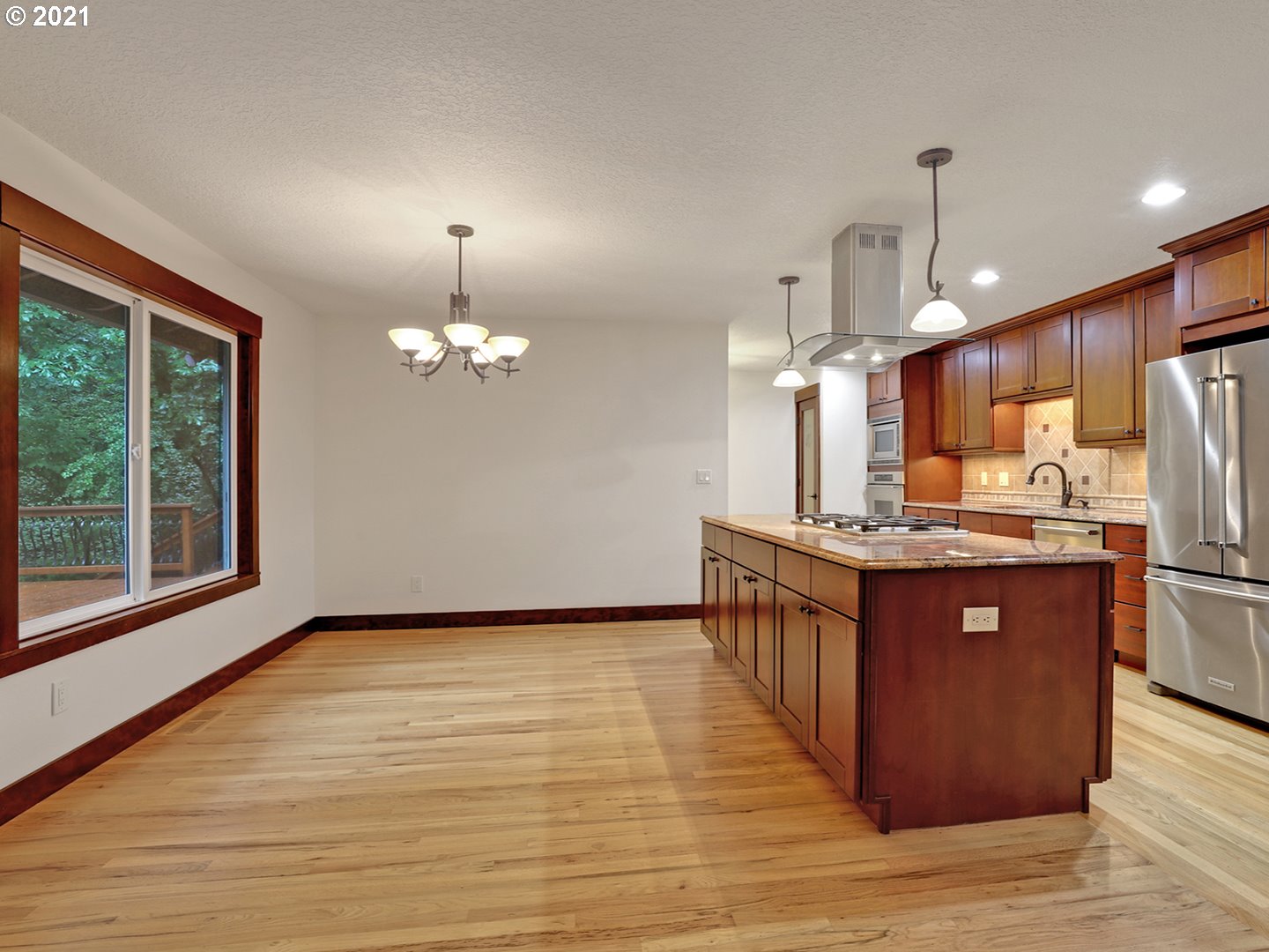 2011 Ridgewood Lane Lake Oswego, OR 97034 - Photo 6 of 29 Gallery Image 6