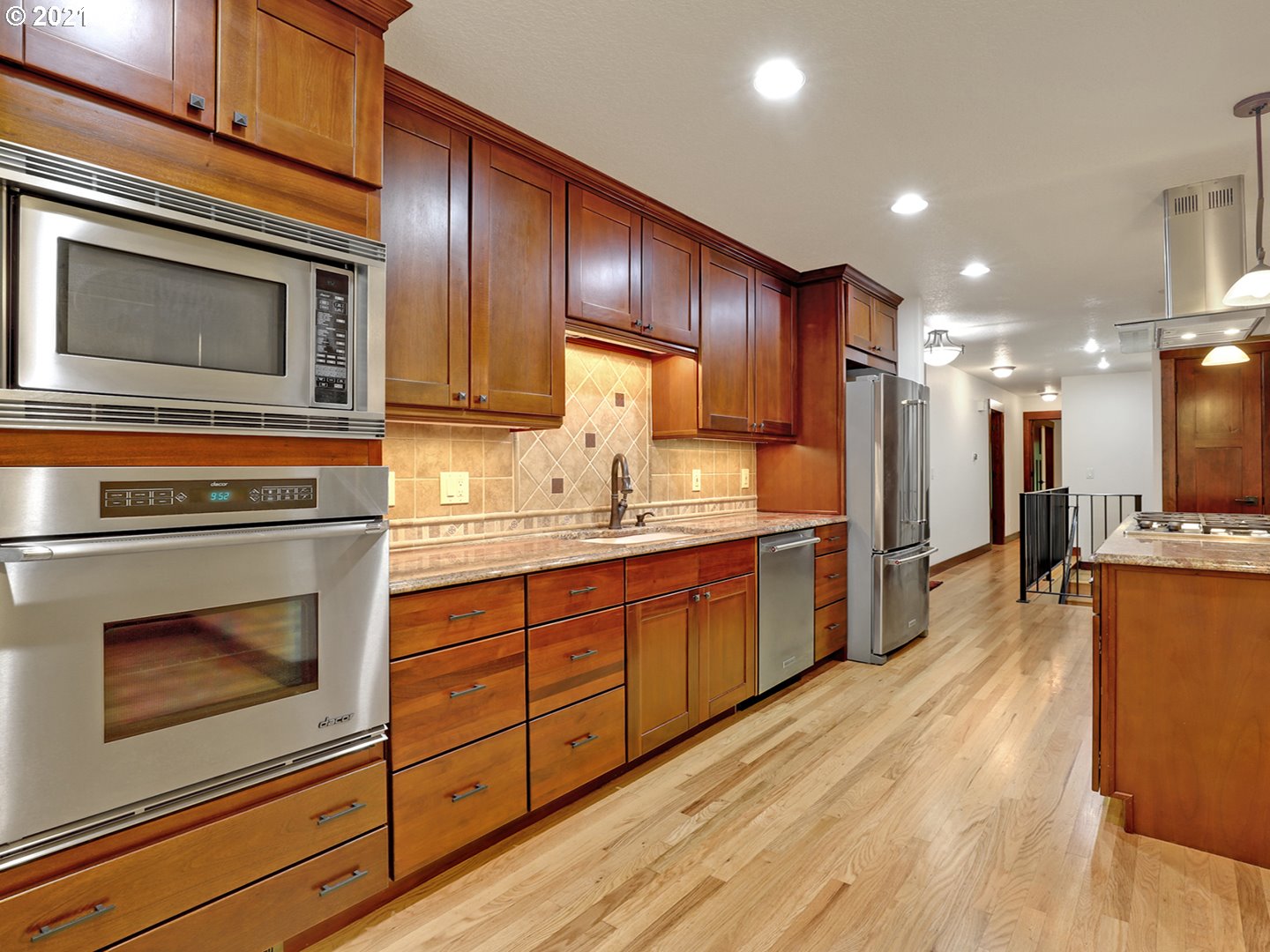 2011 Ridgewood Lane Lake Oswego, OR 97034 - Photo 7 of 29 Gallery Image 7