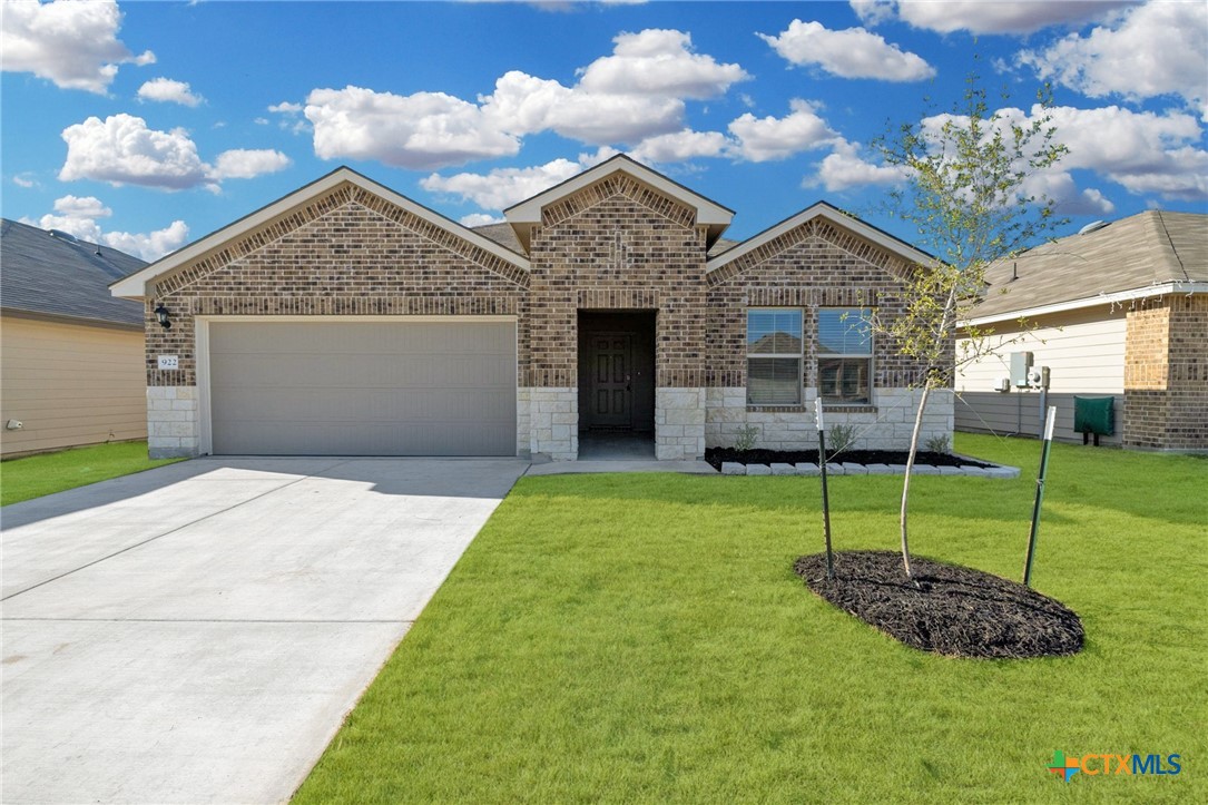 a view of a house with a backyard