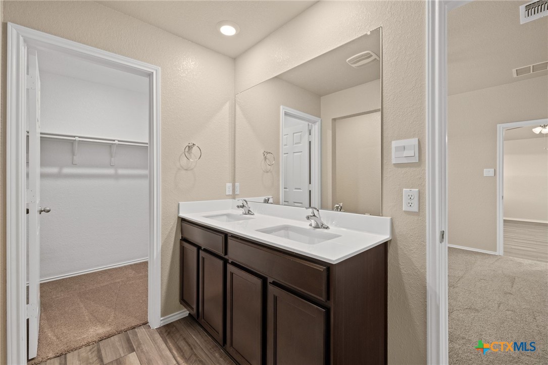 922 Stone Vly Road Temple, TX 76502 - Photo 14 of 32 a bathroom with a sink and a mirror