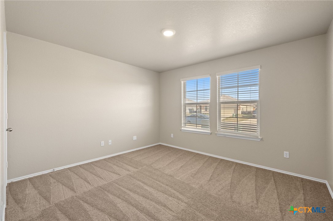922 Stone Vly Road Temple, TX 76502 - Photo 15 of 32 an empty room with a window
