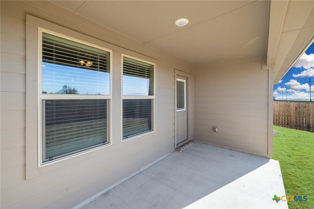 922 Stone Vly Road Temple, TX 76502 - Photo 24 of 32 a view of an empty room with a window