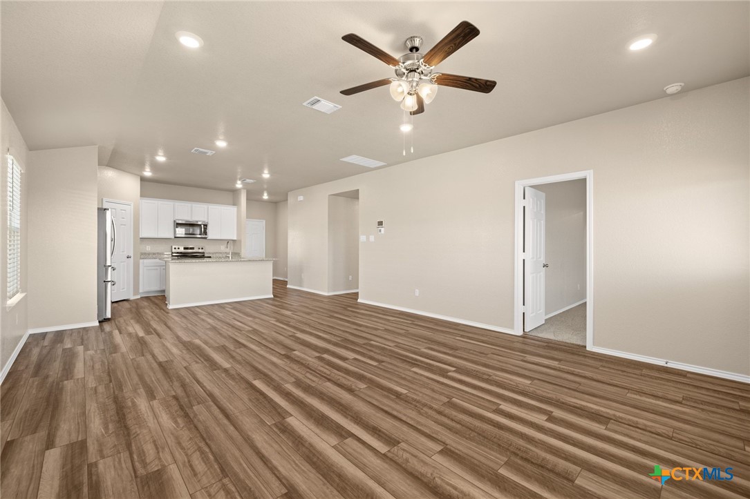 922 Stone Vly Road Temple, TX 76502 - Photo 5 of 32 a view of a kitchen with a sink and an oven