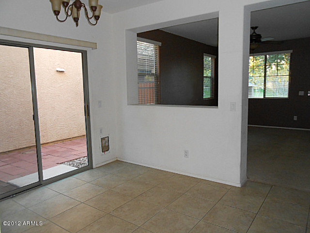 3855 East Trigger Way Gilbert, AZ 85297 - Photo 4 of 28 023-317924 - Dining Area and Living Room