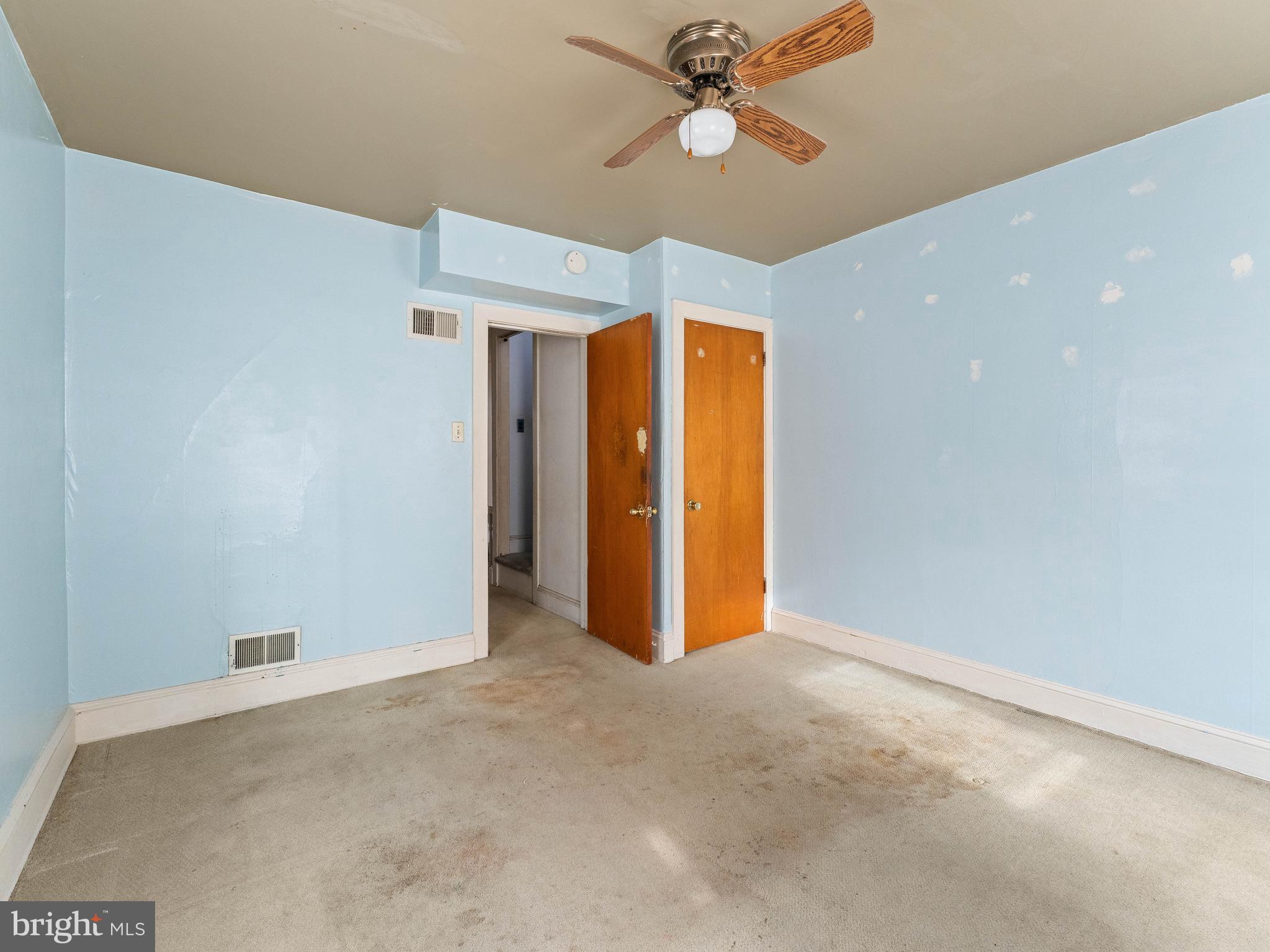700 Chestnut Street Delanco, NJ 08075 - Photo 16 of 31 an empty room and chandelier fan