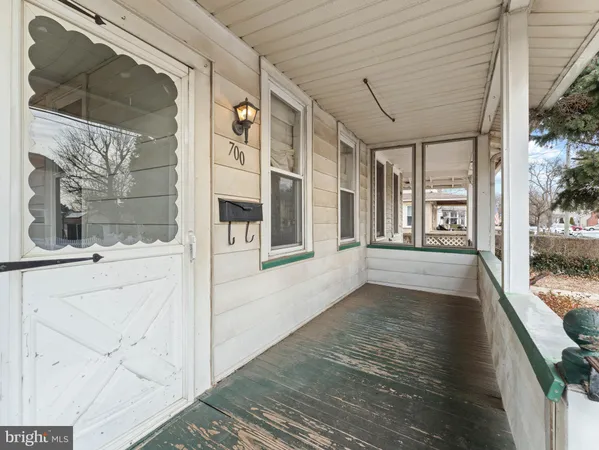 a view of an entryway of the house