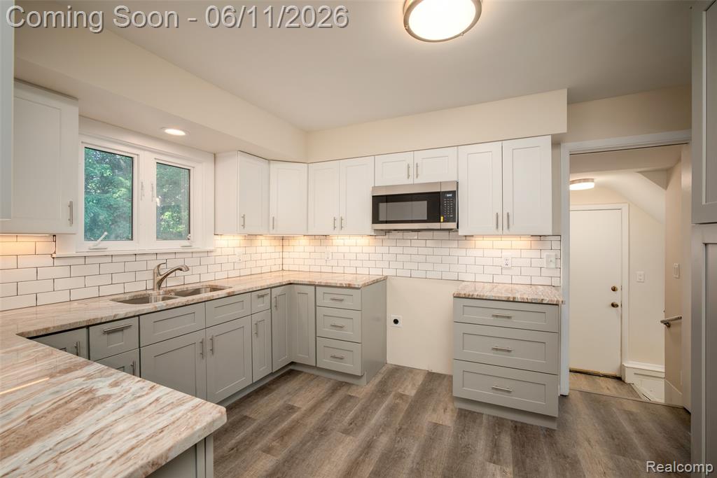 2952 Clement Street Flint, MI 48504 - Photo 3 of 27