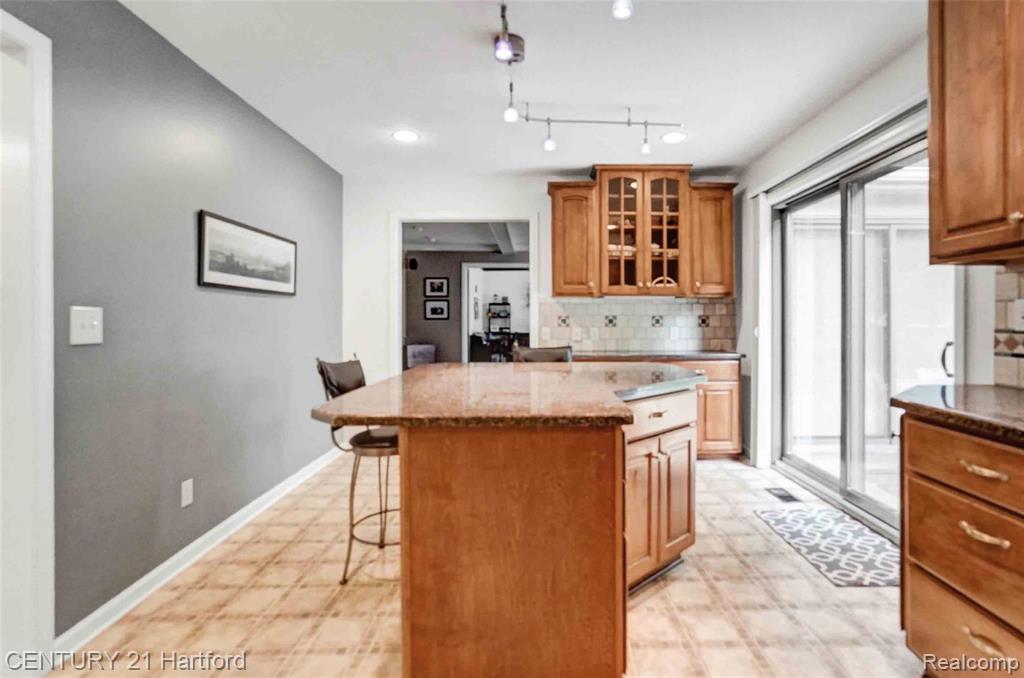 35767 Congress Road Farmington Hills, MI 48335 - Photo 17 of 42