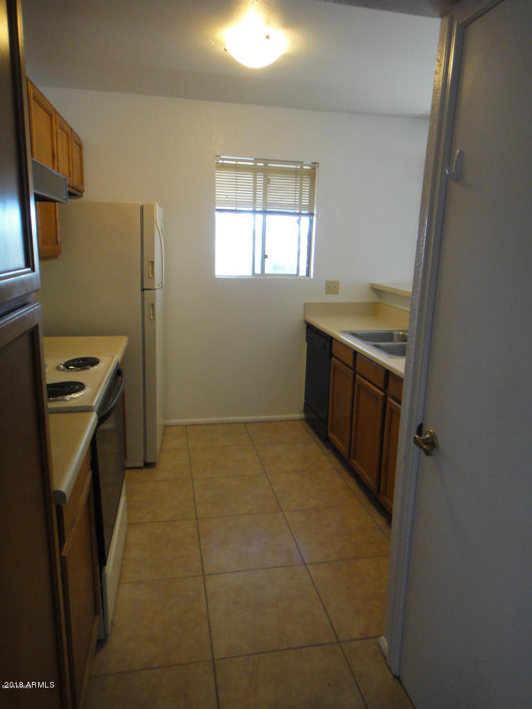 623 West Guadalupe Road, Unit 237 Mesa, AZ 85210 - Photo 7 of 20 237 kitchen