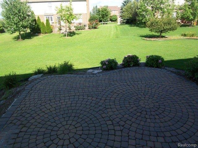 748 Caribou Court Rochester, MI 48307 - Photo 15 of 16 PatioRearYard