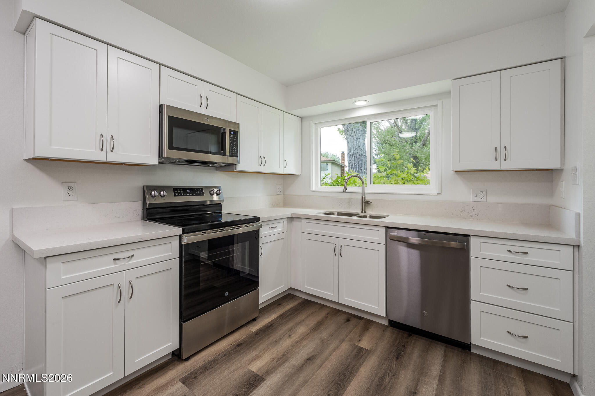 403 Smithridge Park Reno, NV 89502 - Photo 2 of 11 403 Smithridge Kitchen 1