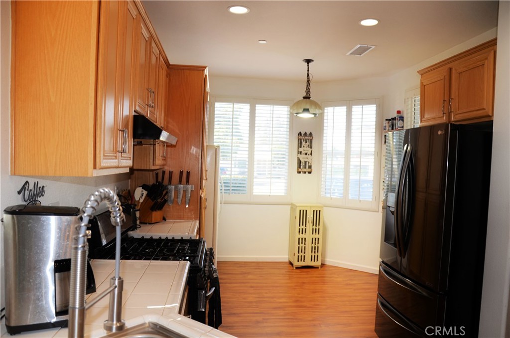 5526 Mountain View Avenue Riverside, CA 92504 - Photo 3 of 26 Kitchen and dinning nook.