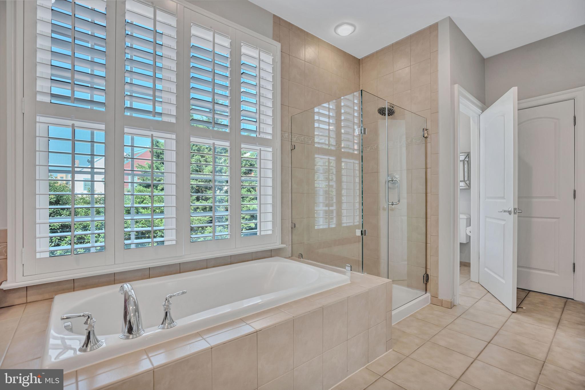 1511 Portner Road Alexandria, VA 22314 - Photo 24 of 67 Owner's Bath with Frameless Walk-in Shower