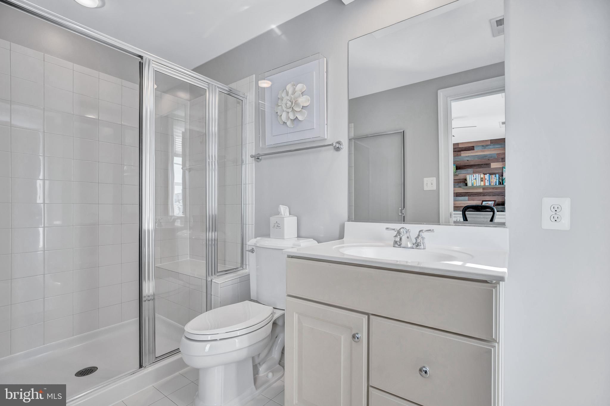 1511 Portner Road Alexandria, VA 22314 - Photo 28 of 67 Second En-suite Bath