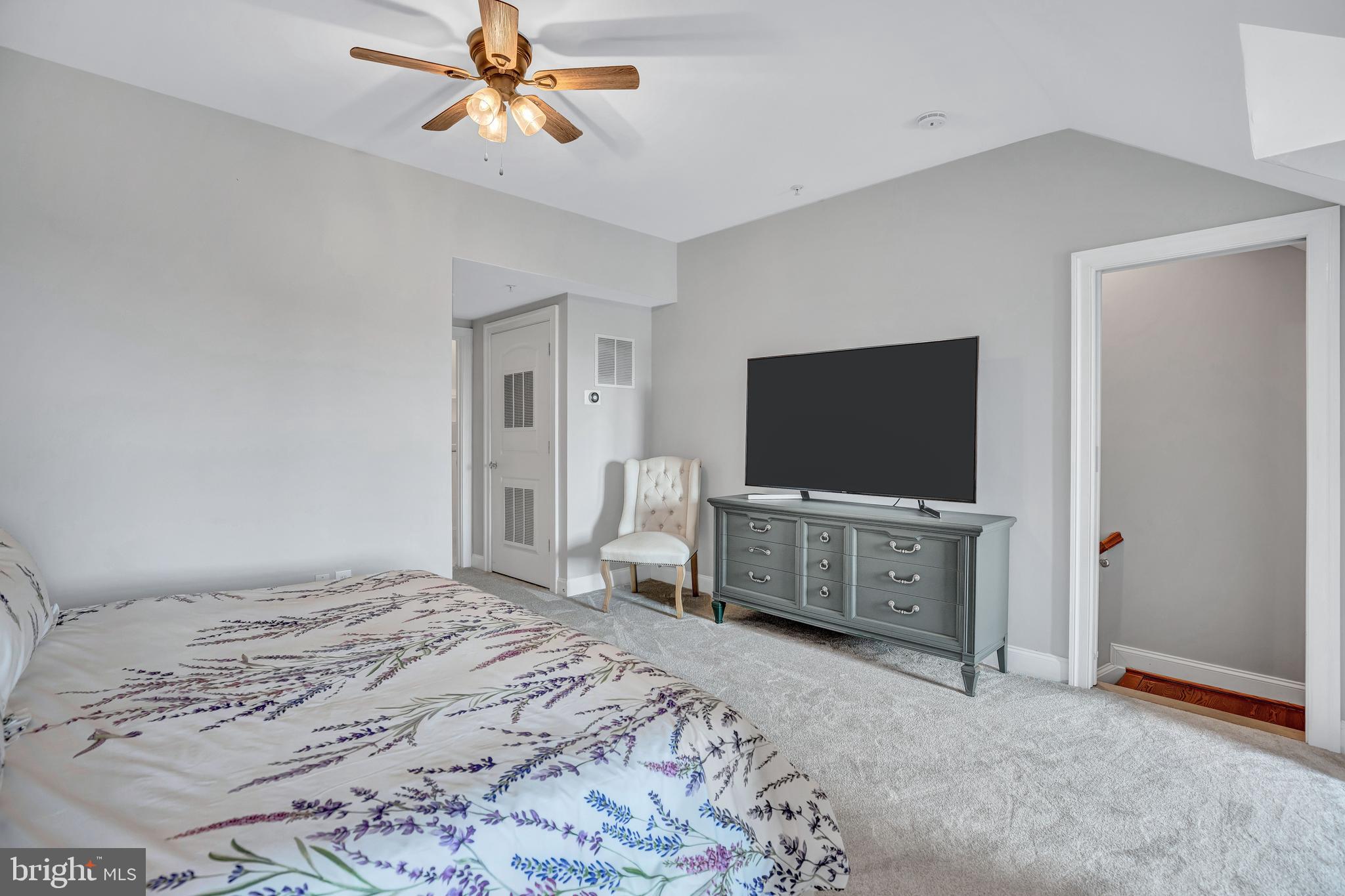 1511 Portner Road Alexandria, VA 22314 - Photo 36 of 67 Fourth Bedroom with En-suite Bath & Walk-in Closet