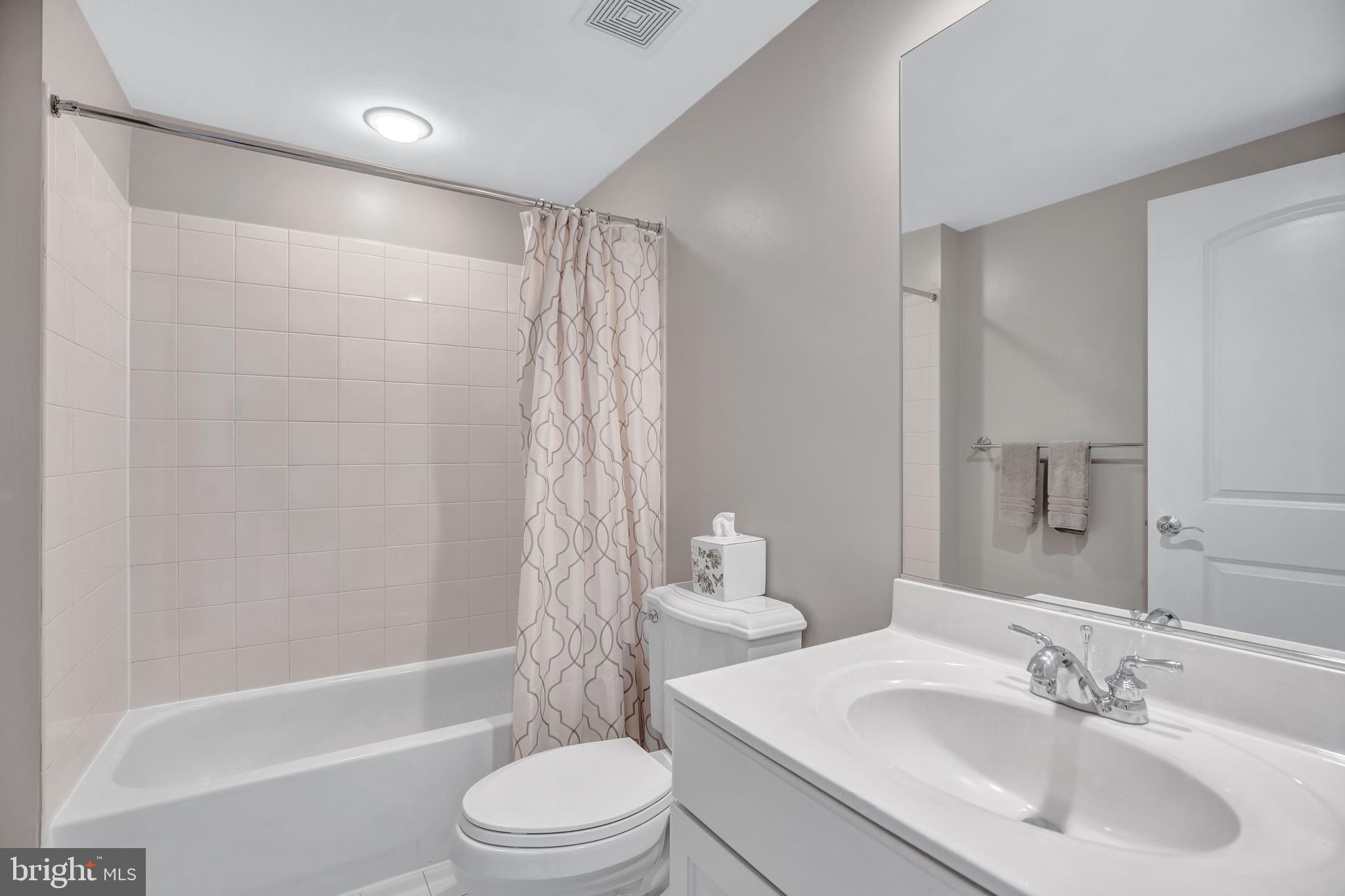 1511 Portner Road Alexandria, VA 22314 - Photo 38 of 67 Fourth Bedroom En-suite Bath