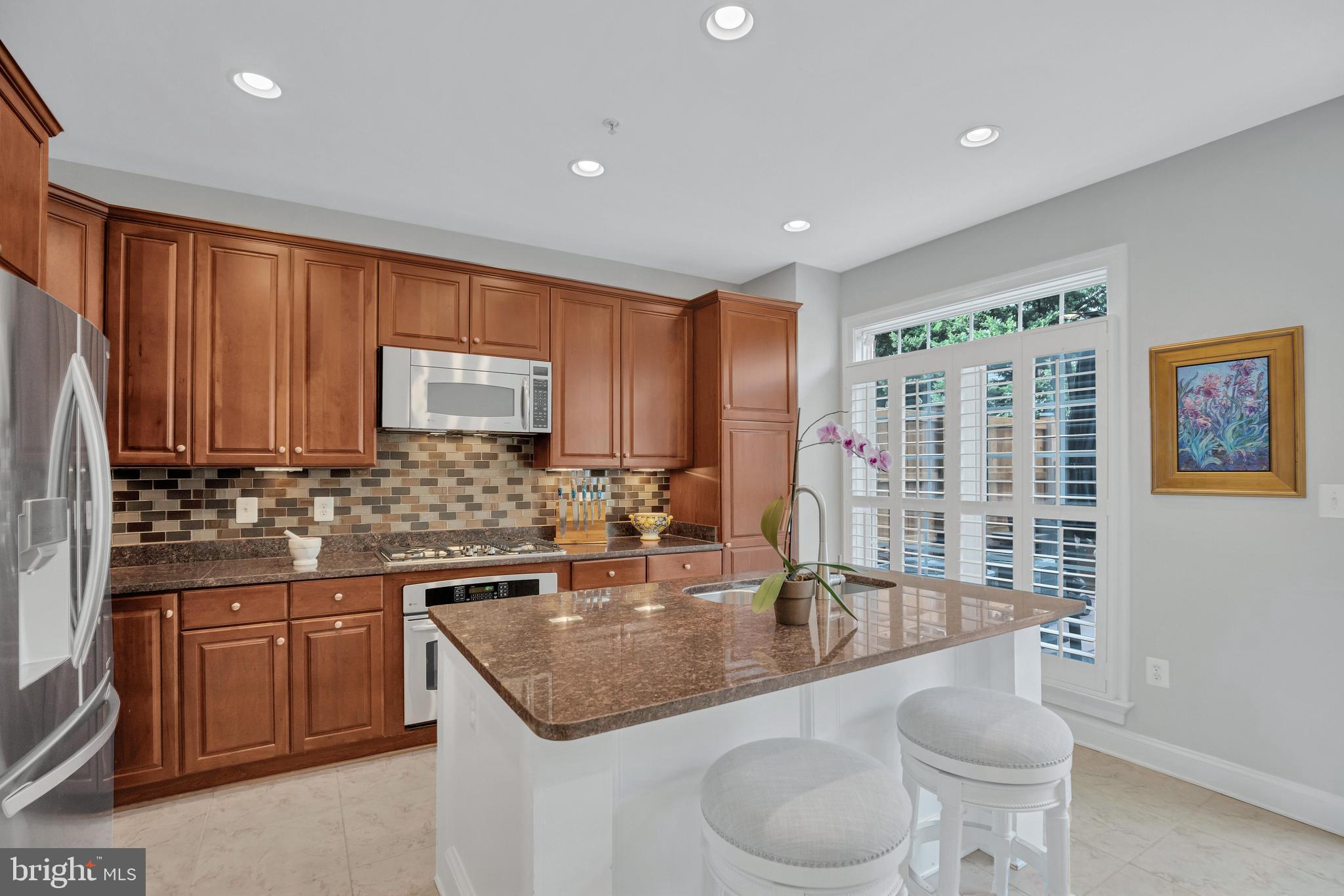 1511 Portner Road Alexandria, VA 22314 - Photo 10 of 67 Designer Cabinetry with Crown Molding