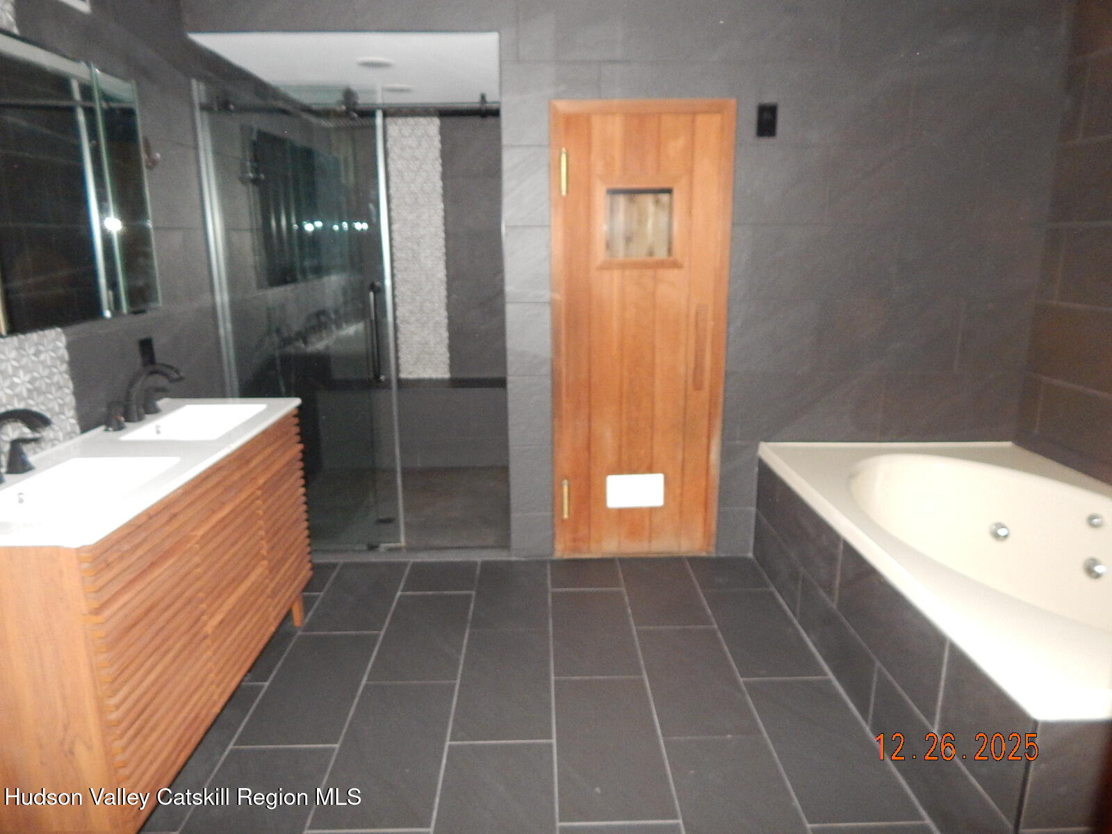 118 Ingalside Road Greenville, NY 12083 - Photo 20 of 37 a bathroom with a bathtub and a sink