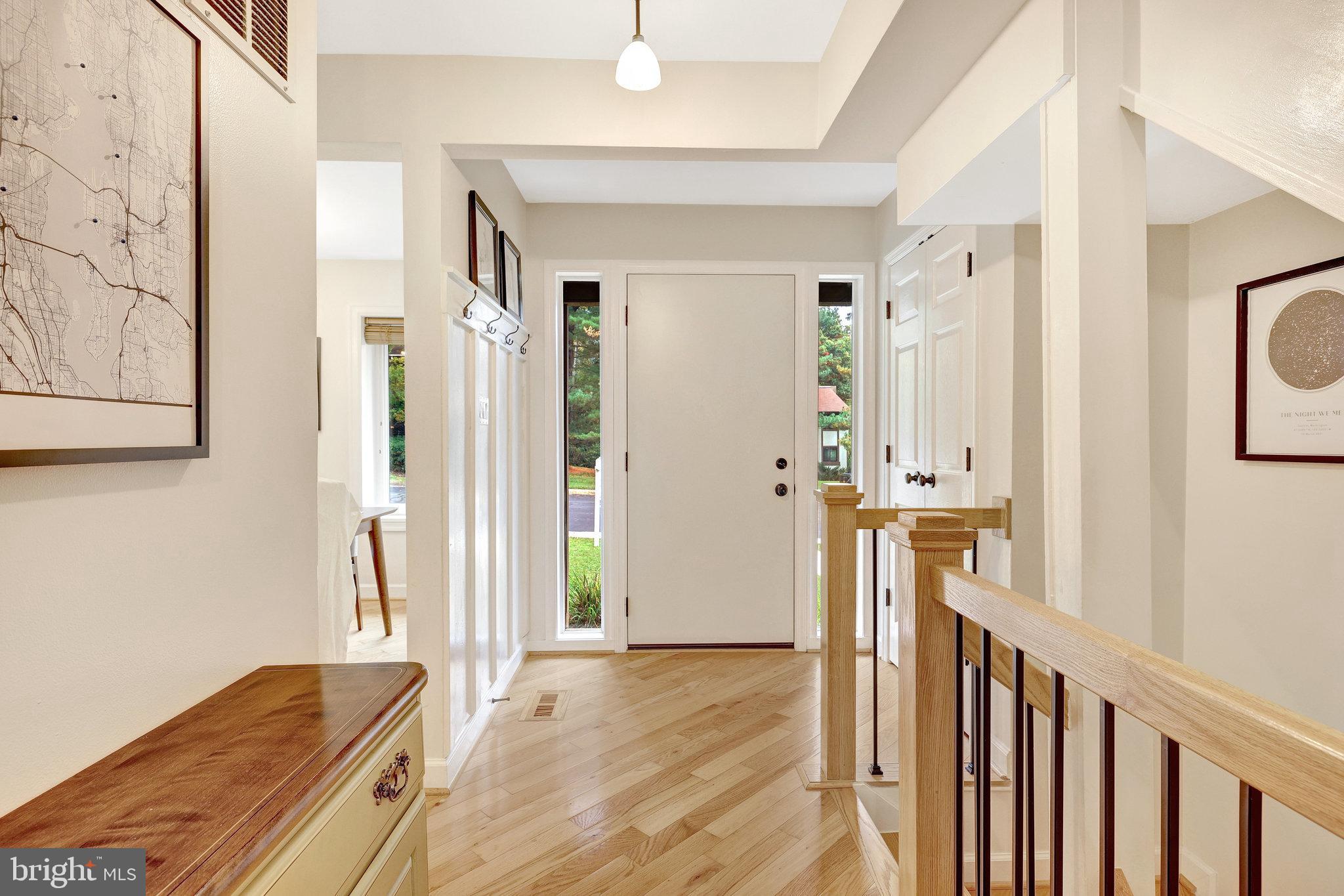 2184 Glencourse Lane Reston, VA 20191 - Photo 3 of 31 Entry Foyer