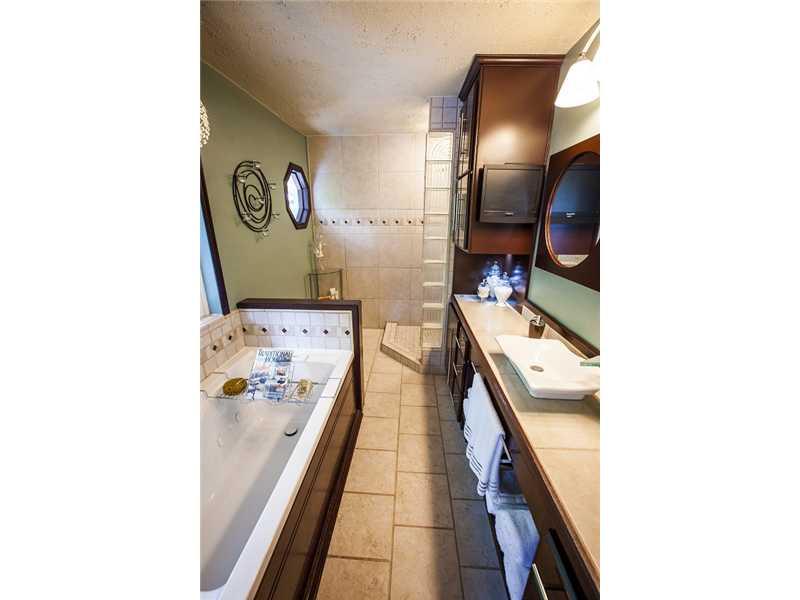 8068 Hawthorne Road Indianapolis, IN 46256 - Photo 14 of 24 Gallery Image 14