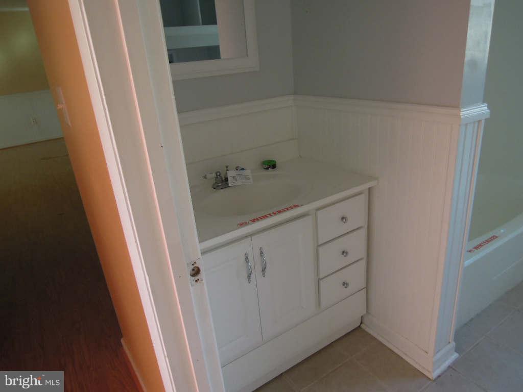 219 Almost Heaven Road Falling Waters, WV 25419 - Photo 14 of 17 Bath