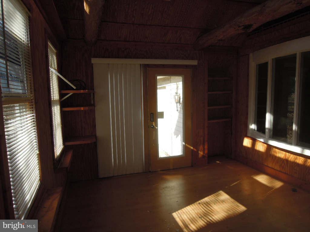 219 Almost Heaven Road Falling Waters, WV 25419 - Photo 5 of 17 Interior (General)